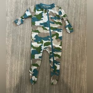 Kyte Baby zippered footie in Camo